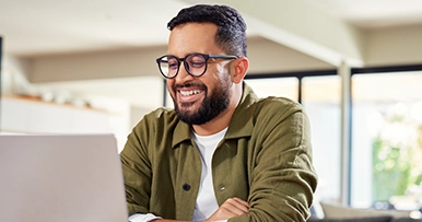 Man managing his accounts with online banking on a laptop